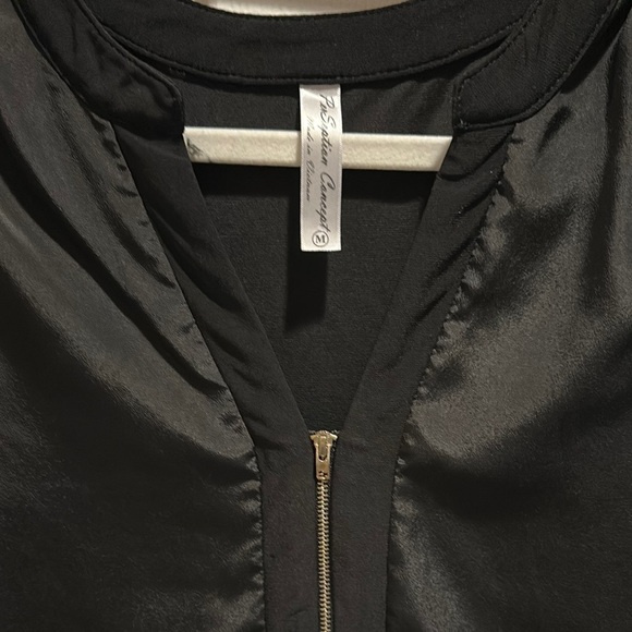 Elegant Black Satin Blouse with Zipper - Picture 3 of 4